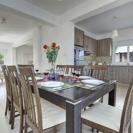 Nissi Gintare * Ajía Nápa