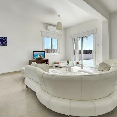 Nissi Gintare Villa Ajía Nápa