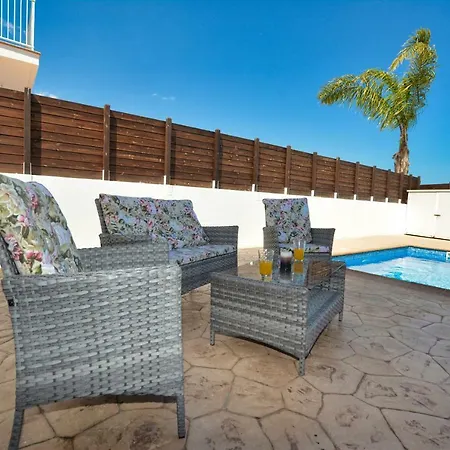 Nissi Gintare * Ajía Nápa