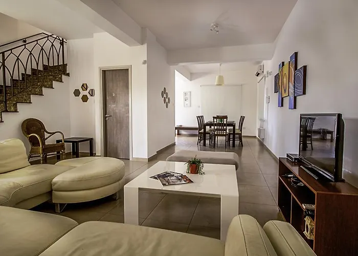 Nissi Gintare * Aya Napa