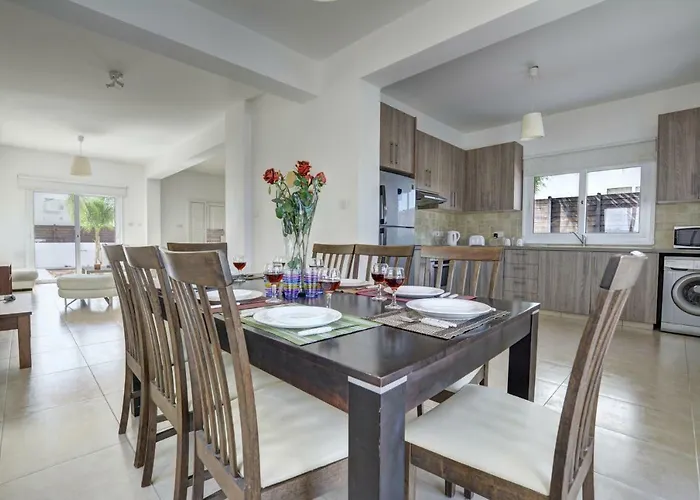 Nissi Gintare * Aya Napa