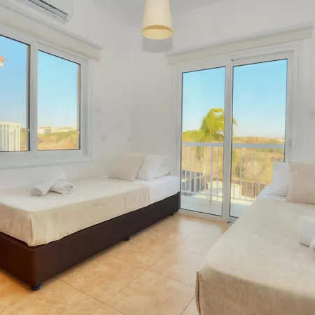 Nissi Gintare فيلة *