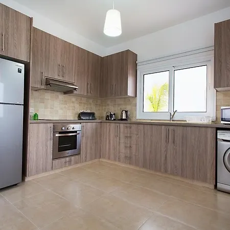 فيلة Nissi Gintare