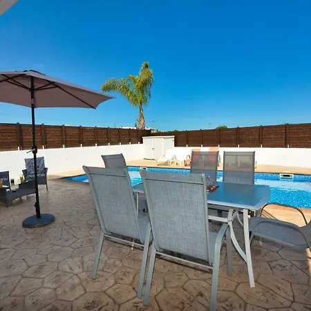 Nissi Gintare فيلة *