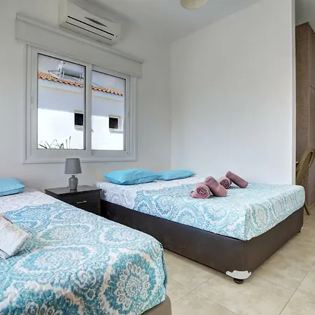 Nissi Gintare فيلة *