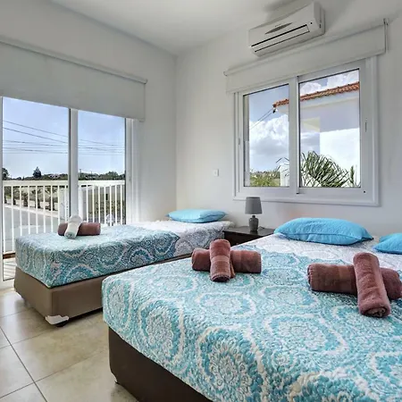 فيلة Nissi Gintare *